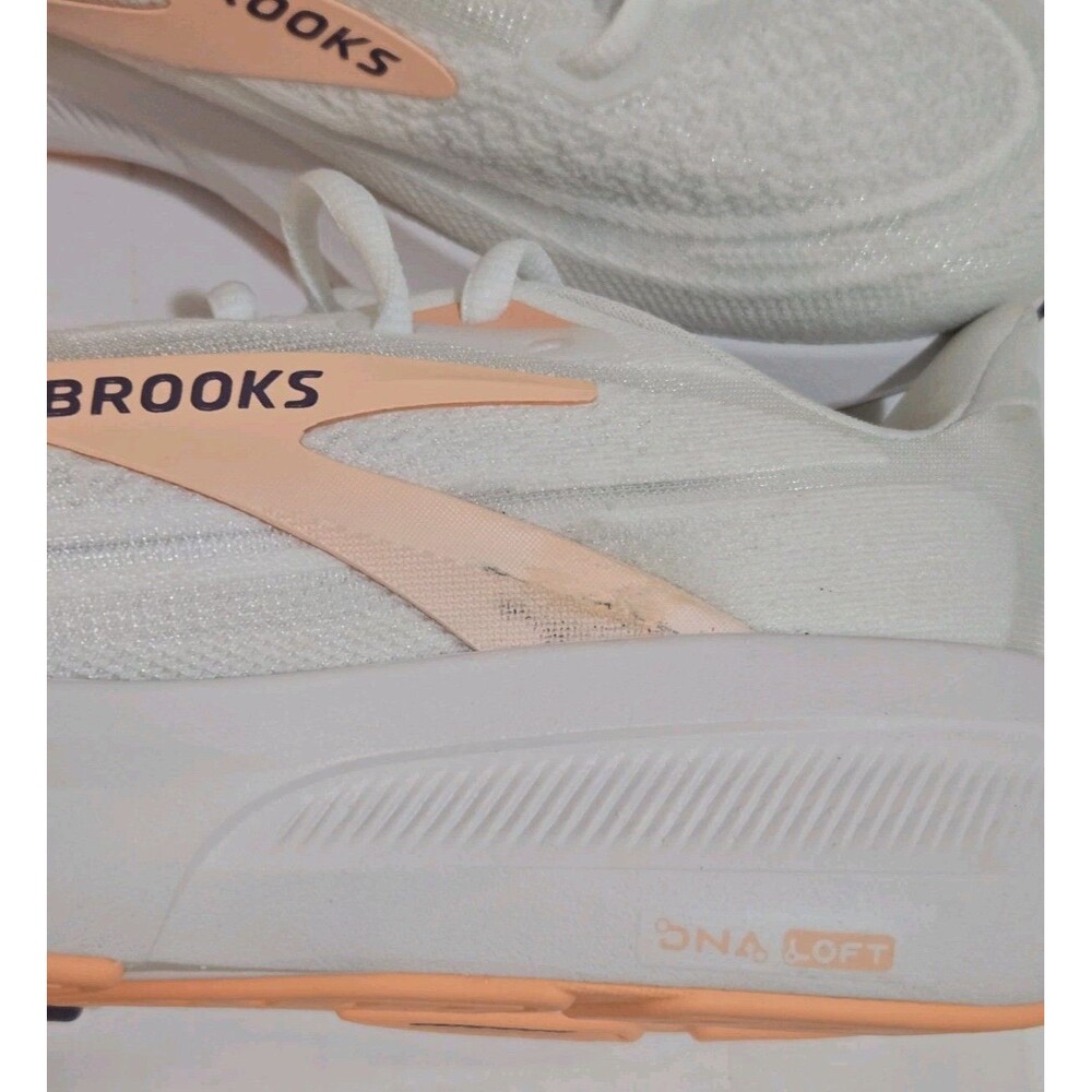 Brooks Women’s Revel 9 Run/Walk Shoes Beautiful White/Peach Size 7 New - Picture 6 of 9
